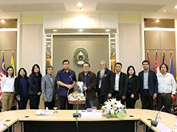 The President visits the College of
Architecture.