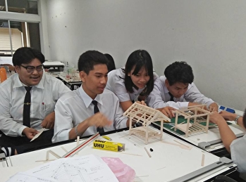 นศ. ชั้นปีที่ 1 สาขาวิชาสถาปัตยกรรม
ฝึกปฏิบัติทำโมเดลงานโครงสร้างชิ้นแรก