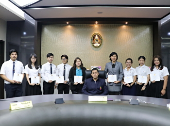 อาจารย์และนักศึกษา
รับเกียรติบัตรเชิดชูเกียรติจากนายกสภามหาวิทยาลัย