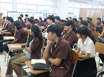 นักศึกษาชั้นปีที่ 2 กับ
รายวิชาการออกแบบสถาปัตยกรรม 4