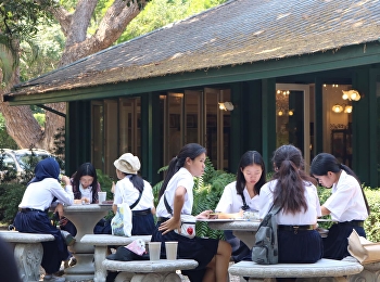 นักศึกษาชั้นปีที่ 1 สาขาวิชาสถาปัตยกรรม
ศึกษาเรียนรู้ ณ พระราชนิเวศน์มฤคทายวัน