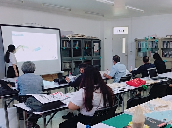 Former president of the Council of
Architects and former president of the
Association of Thai Community Architects
is a member of the Thesis Examination
Committee