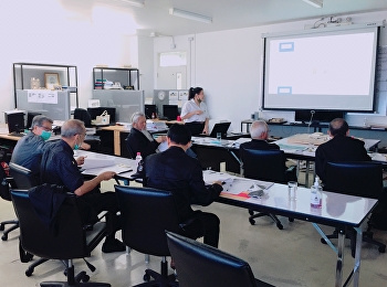 Former president of the Council of
Architects and former president of the
Association of Thai Community Architects
is a member of the Thesis Examination
Committee