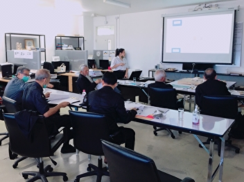 Former president of the Council of
Architects and former president of the
Association of Thai Community Architects
is a member of the Thesis Examination
Committee