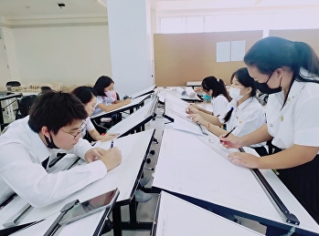 นักศึกษาชั้นปีที่ 1 สาขาวิชาสถาปัตยกรรม
กับรายวิชาการเขียนแบบเบื้องต้น