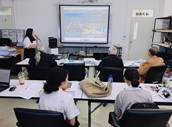 Former president of the Council of
Architects and former president of the
Association of Thai Community Architects
is a member of the Thesis Examination
Committee