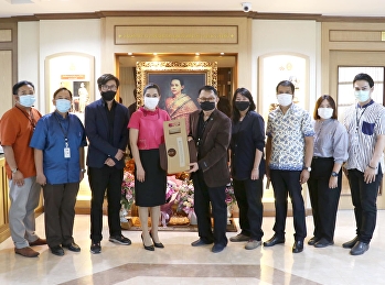 คณบดีวิทยาลัยสถาปัตยกรรมศาสตร์
พร้อมด้วยผู้บริหาร คณาจารย์ และบุคลากร
สวัสดีปีใหม่
อธิการบดีมหาวิทยาลัยราชภัฏสวนสุนันทา