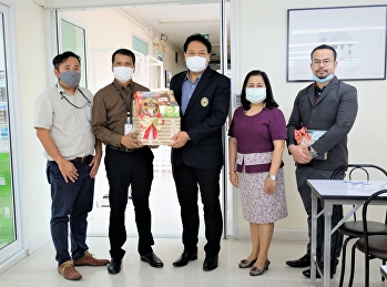 คณบดีคณะมนุษยศาสตร์และสังคมศาสตร์
มอบของขวัญสวัสดีปีใหม่วิทยาลัยสถาปัตยกรรมศาสตร์