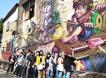 นักศึกษาชั้นปีที่ 2 สาขาวิชาสถาปัตยกรรม
กับรายวิชาออกแบบสถาปัตยกรรม -
โรงแรมริมน้ำ