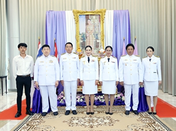 Deputy Dean for Student Affairs and
student representatives College of
Architecture Participate in the blessing
ceremony On the occasion of the
anniversary of His Majesty the King
Queen Suthida Bajrasudhabimalalakshana