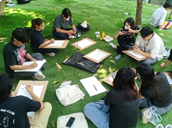 First year students drawing watercolors