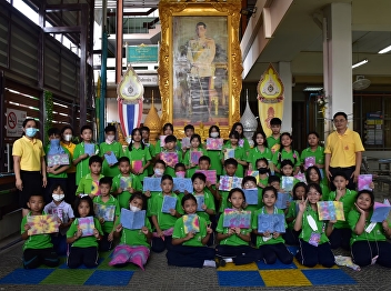 Community academic services at Wat
Sawatwareesimaram “Creating handmade
notebooks from recycled materials”