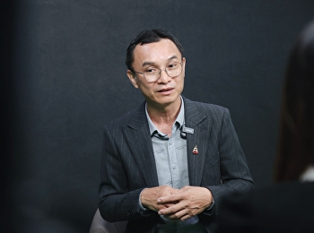 Behind the scenes of the interview for
Kaew Chao Chom Journal Online